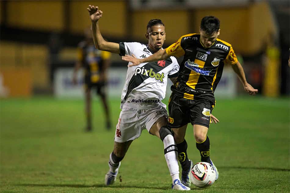 ATUAÇÕES: Defensores têm desempenhos catastróficos e recebem as piores notas na derrota do Vasco