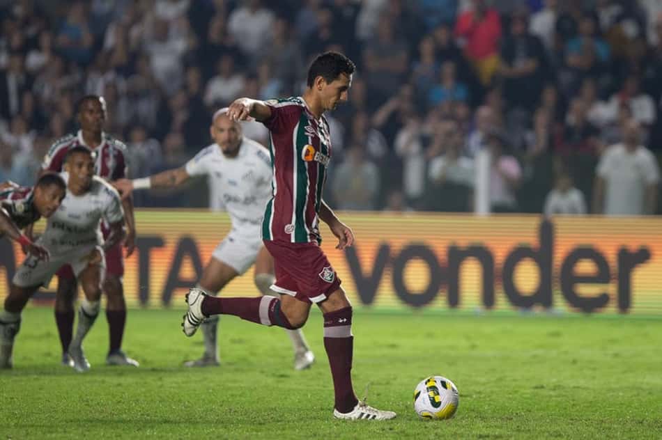 ATUAÇÕES: lado esquerdo da defesa falha, mas Ganso se destaca em empate do Fluminense com o Santos
