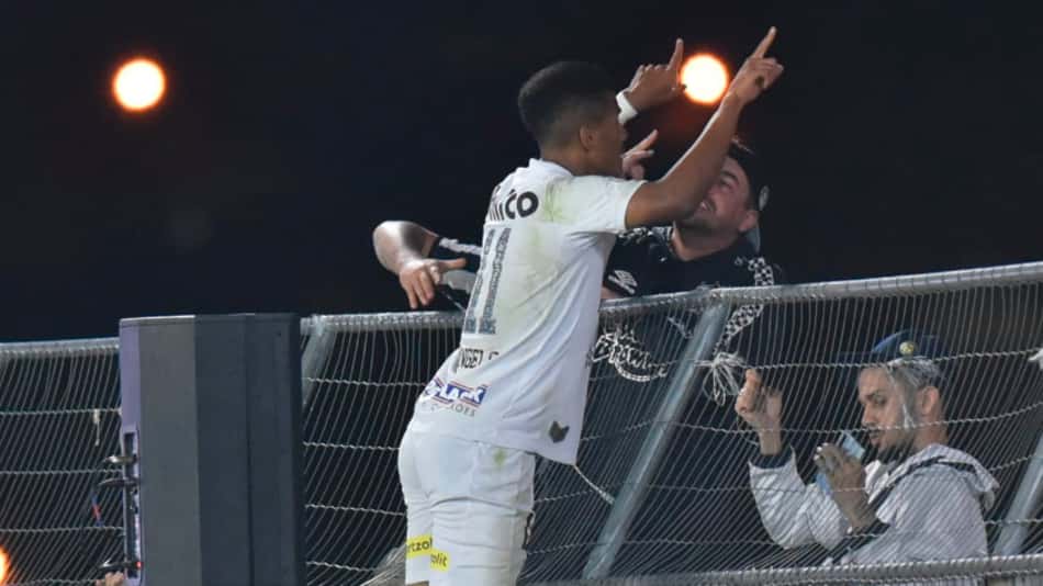 ATUAÇÕES: Camacho e Ângelo brilham em vitória do Santos sobre o RB Bragantino