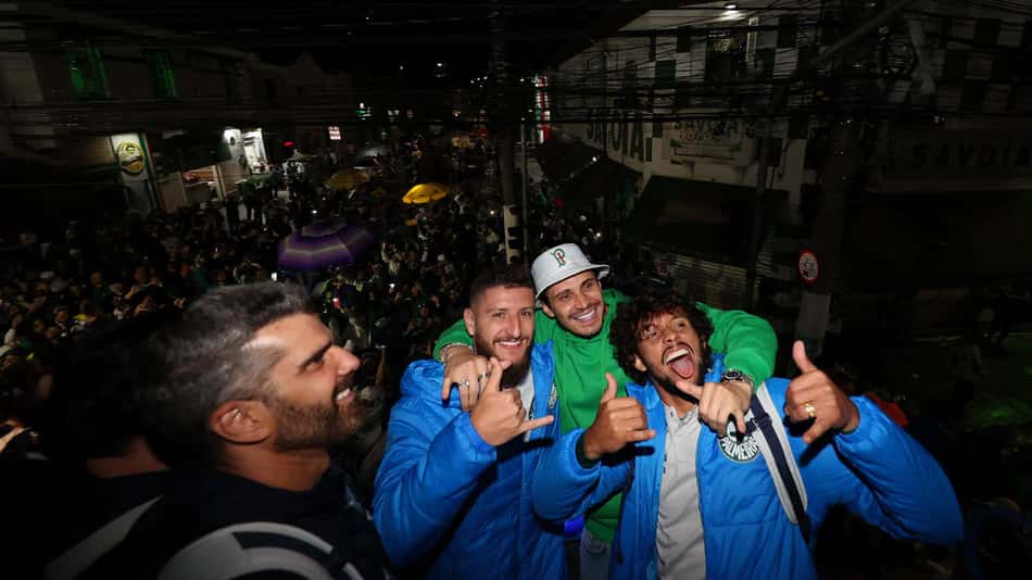 Confira a comemoração do Palmeiras no trio elétrico após a conquista do Brasileirão