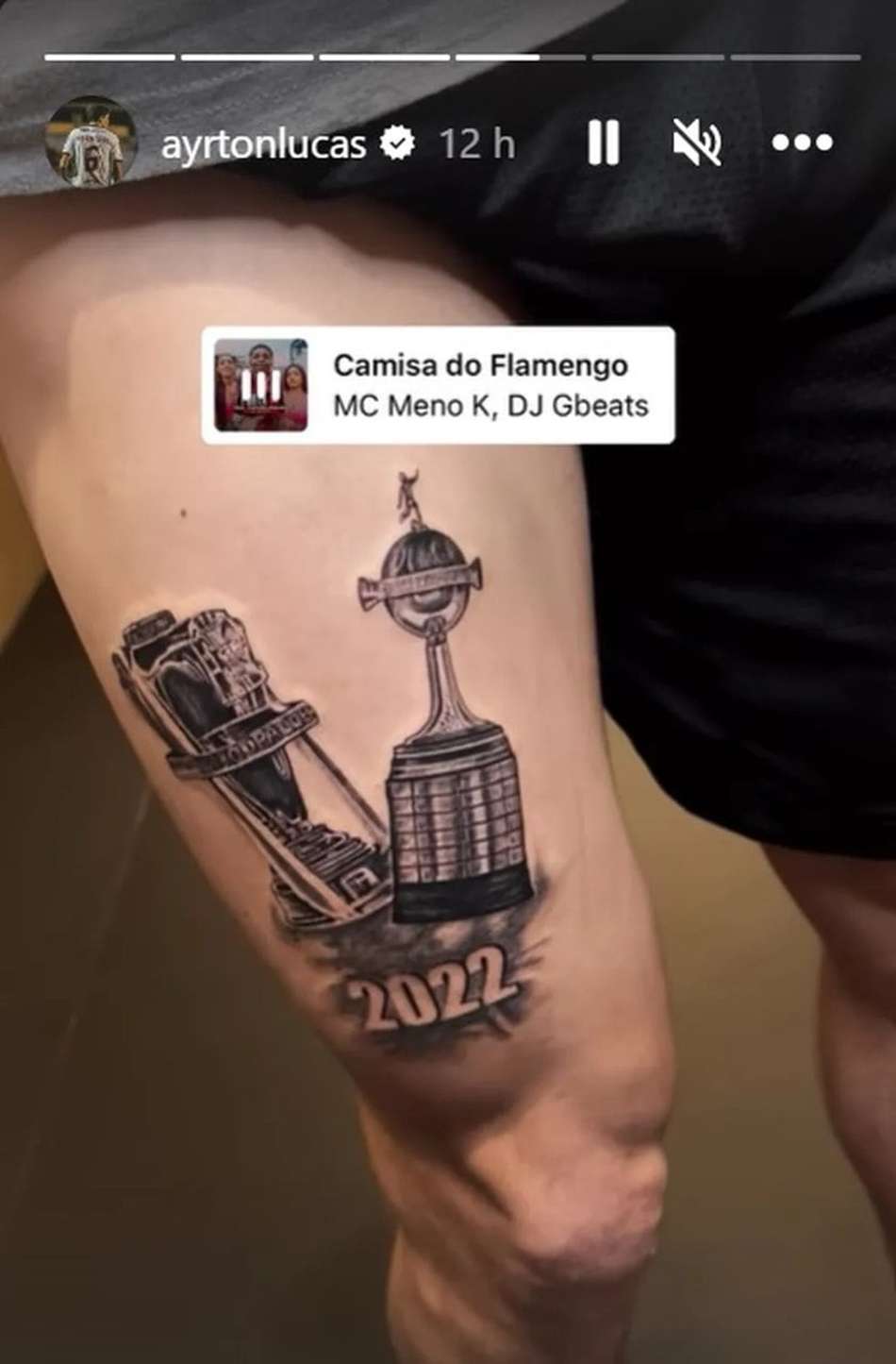 Lateral do Flamengo tatuou títulos de 2022: veja jogadores que têm conquistas marcadas na pele
