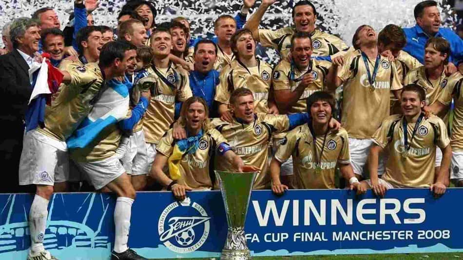 zenit_st._petersburg_celebrate_with_the_trophy - Europa League 07-08 (2007/2008)