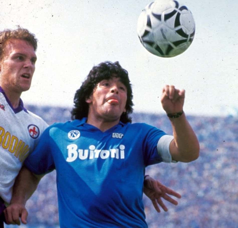 Maradona em Fiorentina x Napoli (1987)