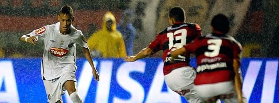 Neymar em partida contra o Vitória pela final da Copa do Brasil de 2010