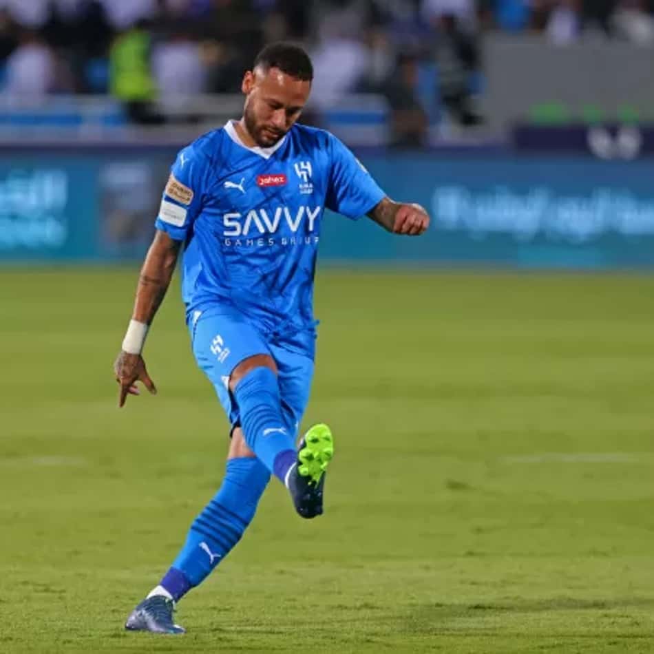 neymar-do-al-hilal-durante-partida-contra-o-al-shabab-pelo-campeonato-saudita-1696014145988_v2_450x450.jpg
