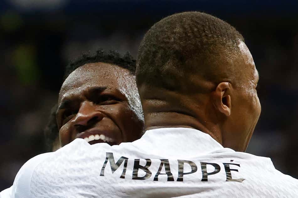 Trio RVM? Rodrygo, Vini Jr e Mbappé podem fazer novo trio de ataque emblemático. Relembre outros casos. Foto: Wojtek RADWANSKI / AFP
