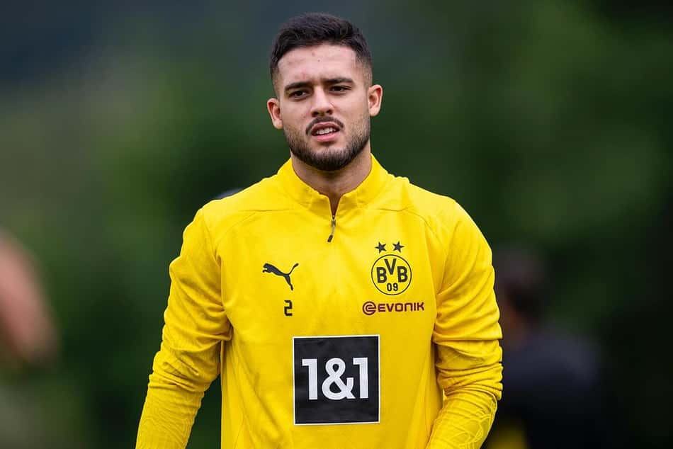 O lateral-direito que também fez ótima temporada no Girona, foi emprestado pelo grupo City ao Borussia Dortmund. Foto: Reprodução