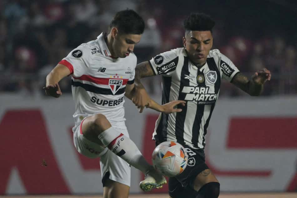 Damian Bobadilla e Igor Jesus em São Paulo x Botafogo. (foto: NELSON ALMEIDA / AFP)