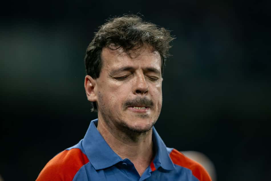 Fernando Diniz tecnico do Cruzeiro durante partida contra o Libertad no estadio Mineirao pelo campeonato Copa Sul-Americana 2024. Foto: Fernando Moreno/AGIF