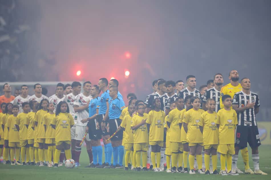 MG - BELO HORIZONTE - 25/09/2024 - COPA LIBERTADORES 2024, ATLETICO-MG X FLUMINENSE - Jogadores do Atletico-MG durante entrada em campo para partida contra o Fluminense no estadio Arena MRV pelo campeonato Copa Libertadores 2024. Foto: Gilson Lobo/AGIF