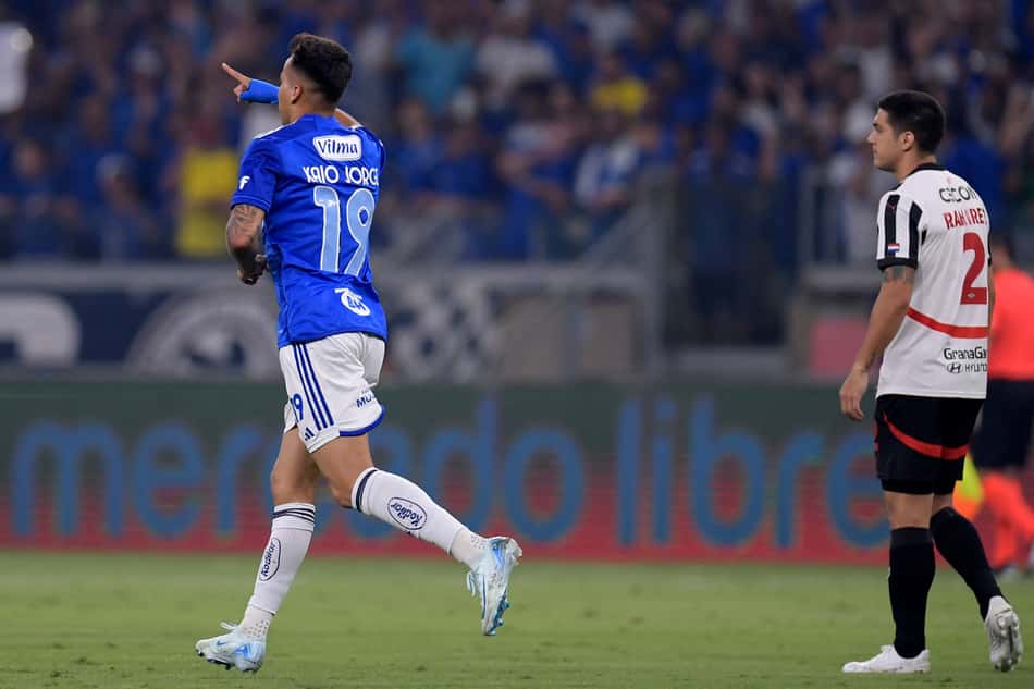 Kaio comemora o gol em Cruzeiro x Libertad. (foto: DOUGLAS MAGNO / AFP)