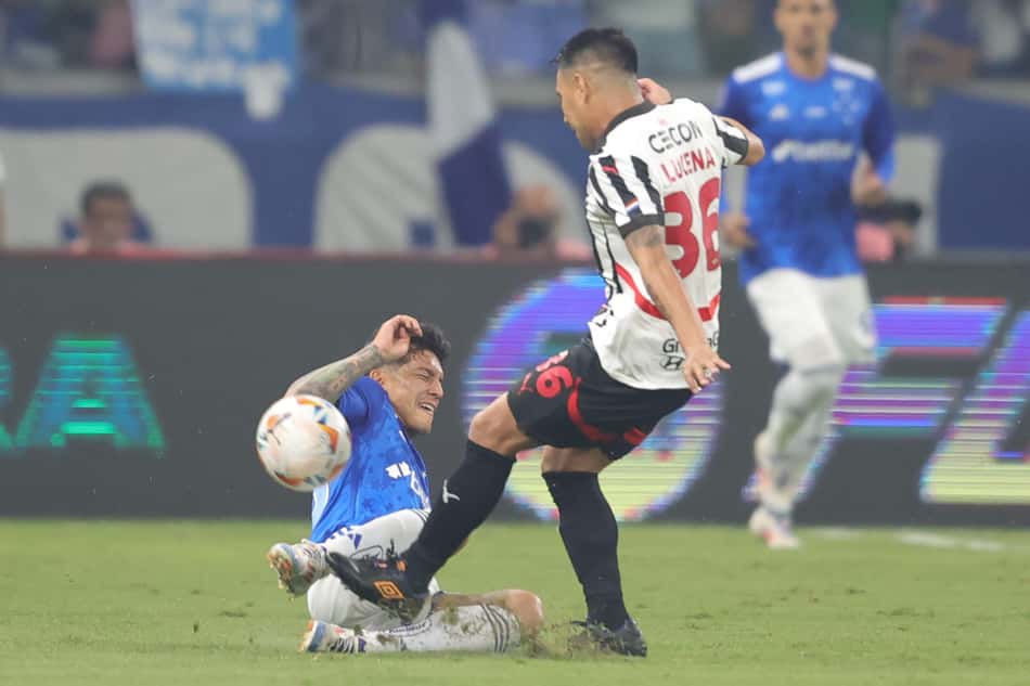 Lucas Romero em Cruzeiro x Libertad no Mineirao
