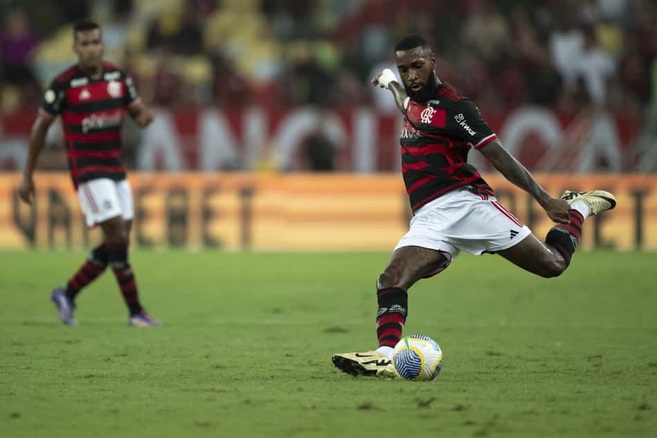RJ - RIO DE JANEIRO - 15/09/2024 - BRASILEIRO A 2024, FLAMENGO X VASCO - Gerson jogador do Flamengo durante partida contra o Vasco no estadio Maracana pelo campeonato Brasileiro A 2024. Foto: Jorge Rodrigues/AGIF