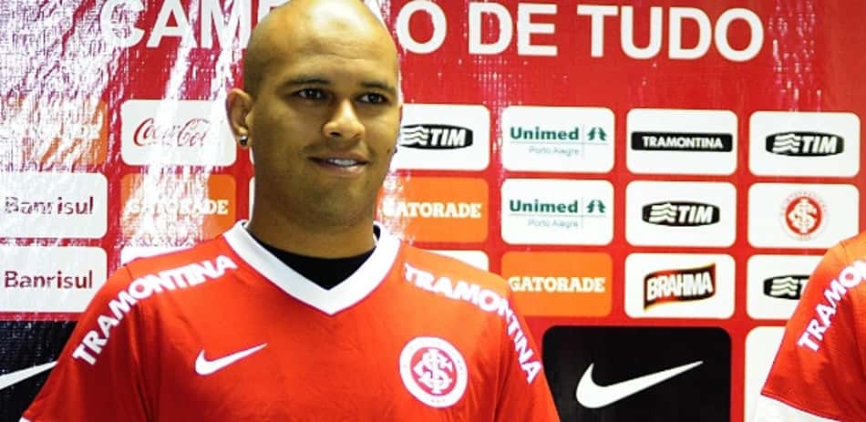 lateral-direito-gabriel-em-sua-apresentacao-como-jogador-do-internacional