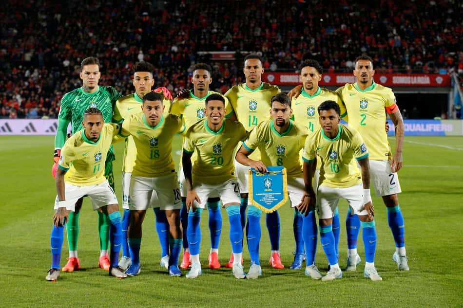 Seleção Brasileira posa antes de Chile x Brasil (foto: Javier TORRES / AFP)