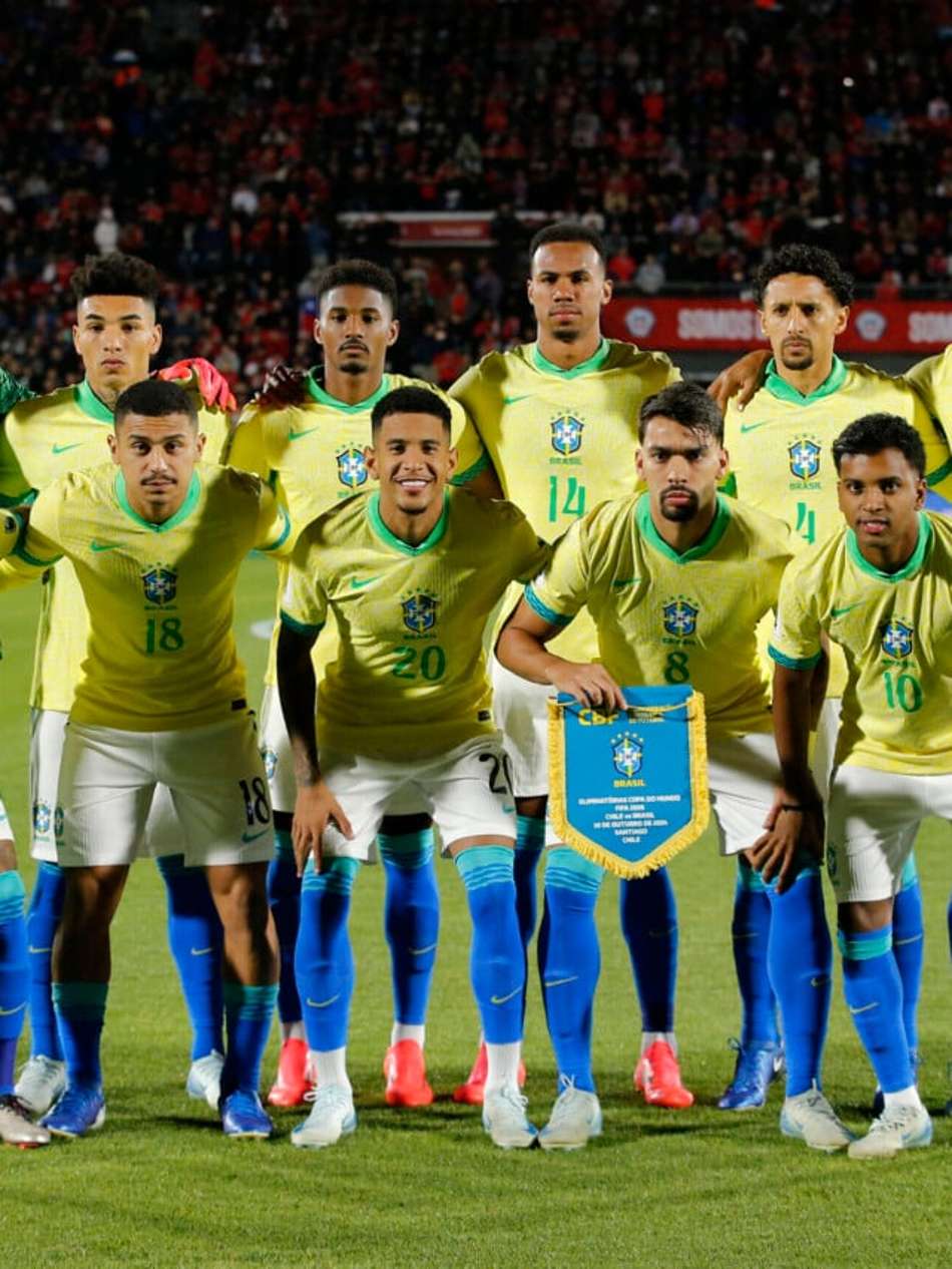 Seleção Brasileira posa antes de Chile x Brasil (foto: Javier TORRES / AFP)