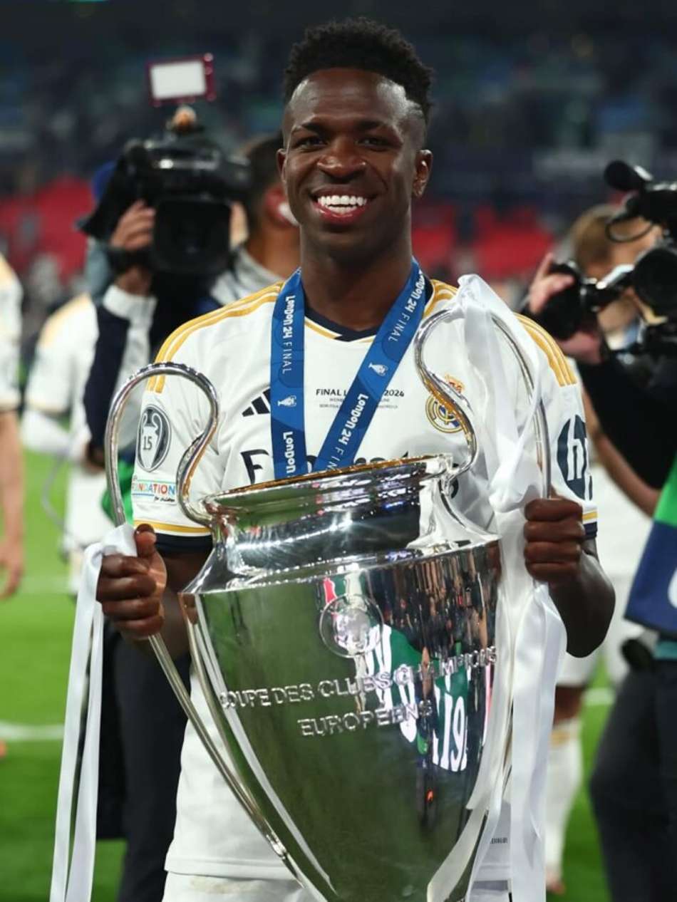 cropped-vini-jr-champions-league-taca.jpg