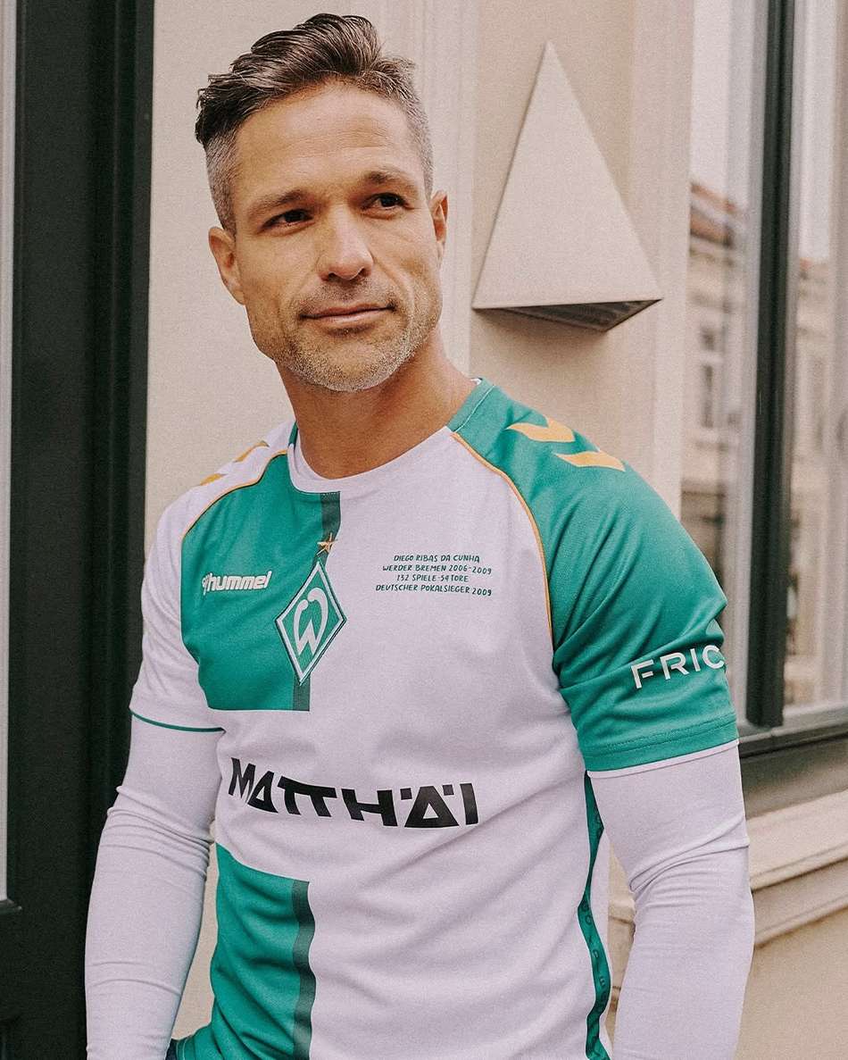 Clube europeu lança camisa em homenagem a Diego Ribas; veja