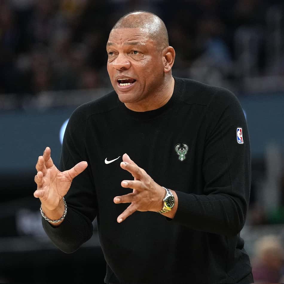 Atual campeão, técnico do Boston Celtics alcança marca na NBA