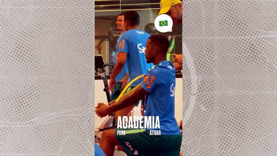 thumbnail Neymar bate bola na academia e dá autógrafos no CT