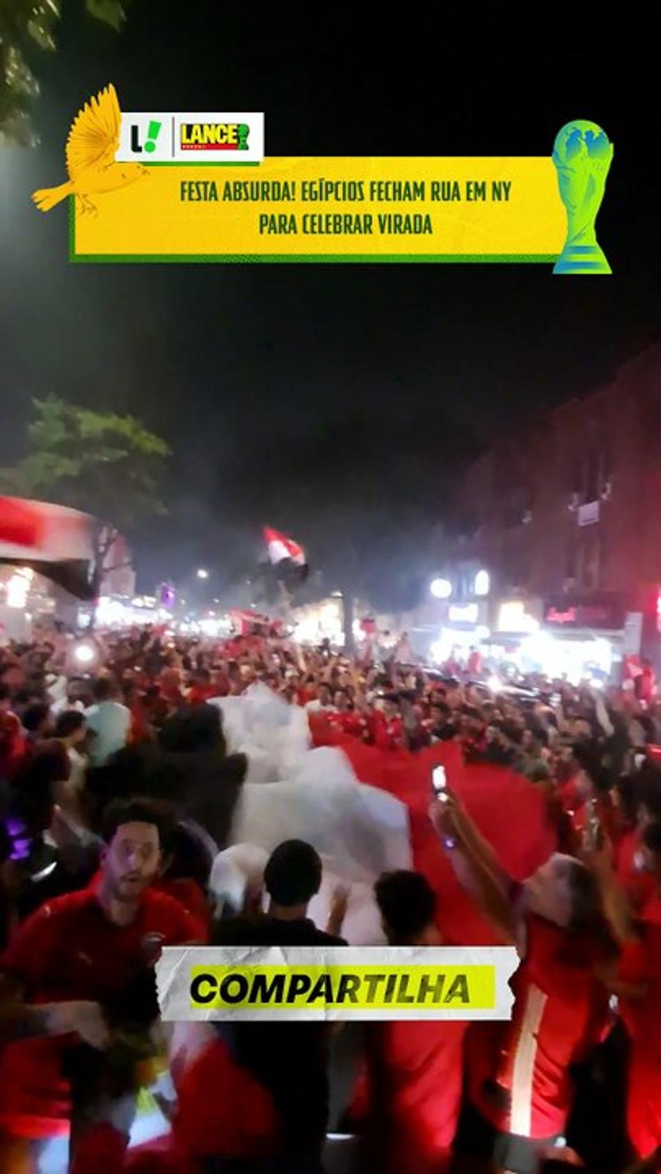 thumbnail Festa absurda! Egípcios fecham rua em NY para celebrar virada