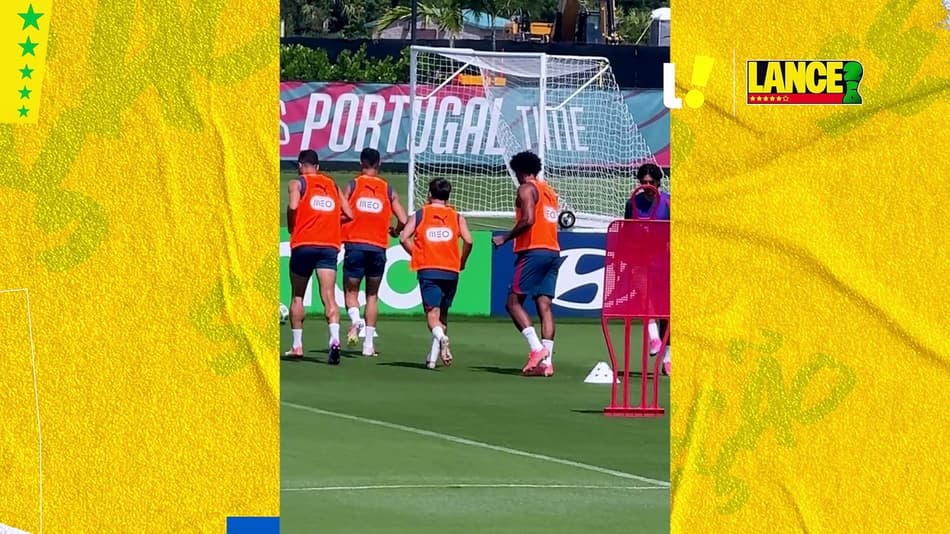 thumbnail CR7 puxa a fila no aquecimento de Portugal