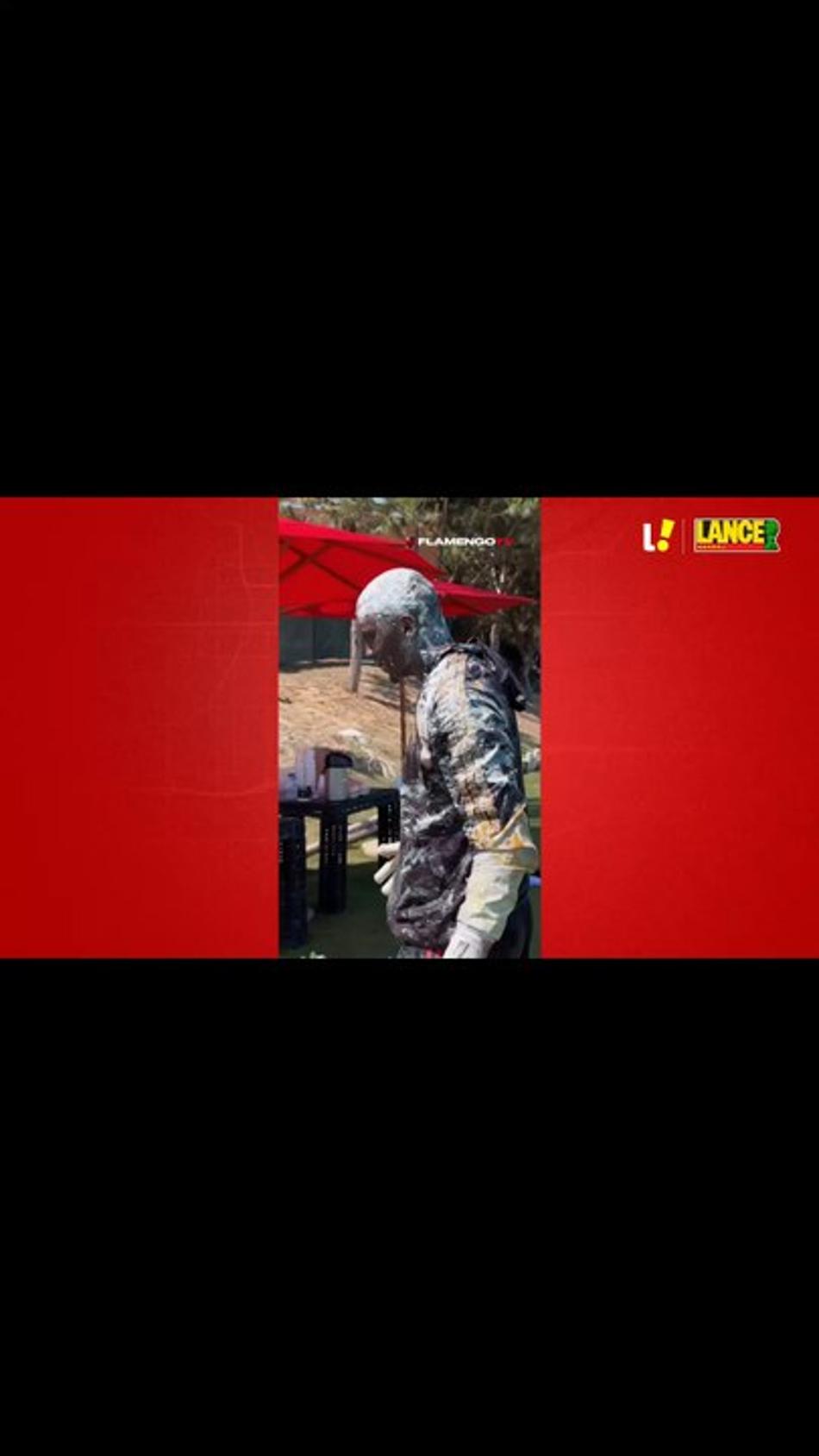 thumbnail Treino do Flamengo tem trote com guerra de ovo e farinha em Portugal