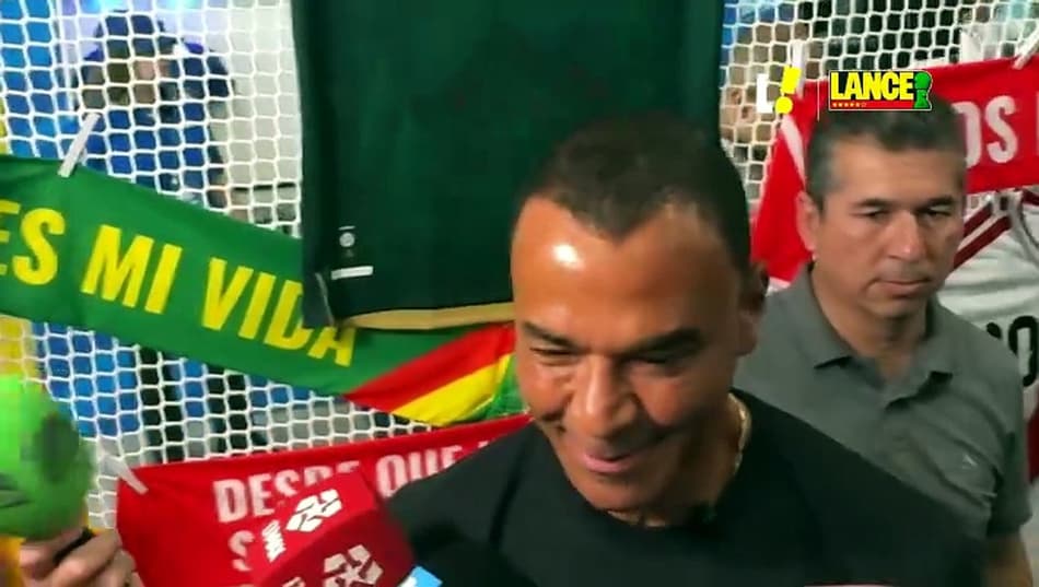 thumbnail Cafu fala de Mbappé chegando à 3 final consecutiva igual a ele