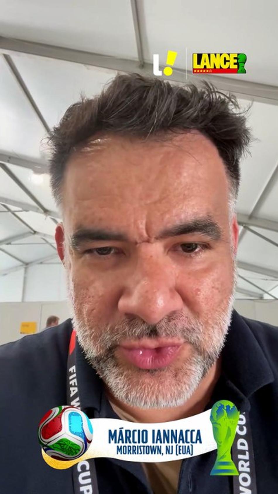 thumbnail Pins das sedes viram troféus para jornalistas na cobertura da Copa