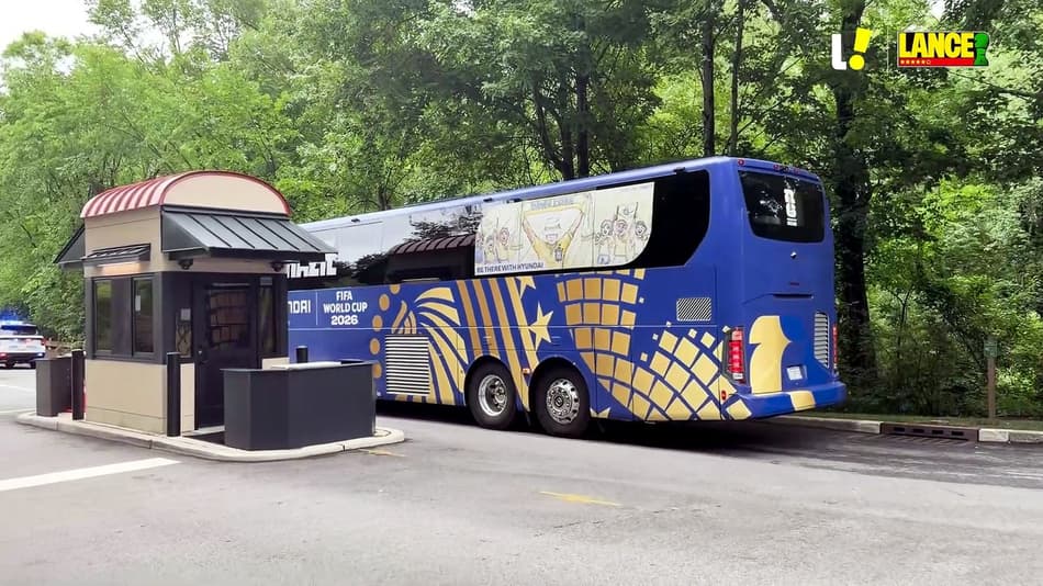 thumbnail Ônibus da Seleção deixa o hotel após eliminação na Copa