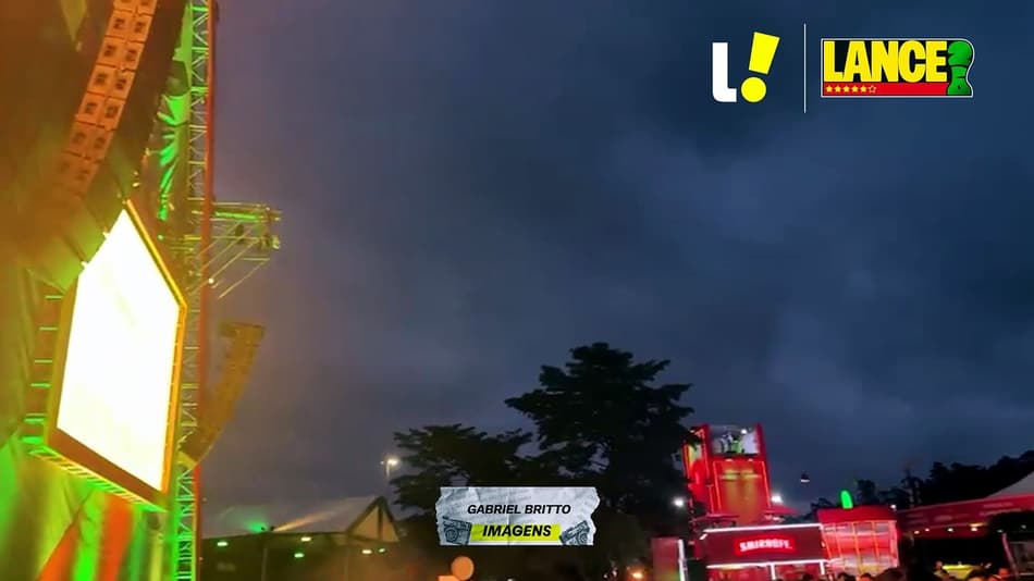 thumbnail Torcedores acompanham Holanda x Japão na Arena Barueri