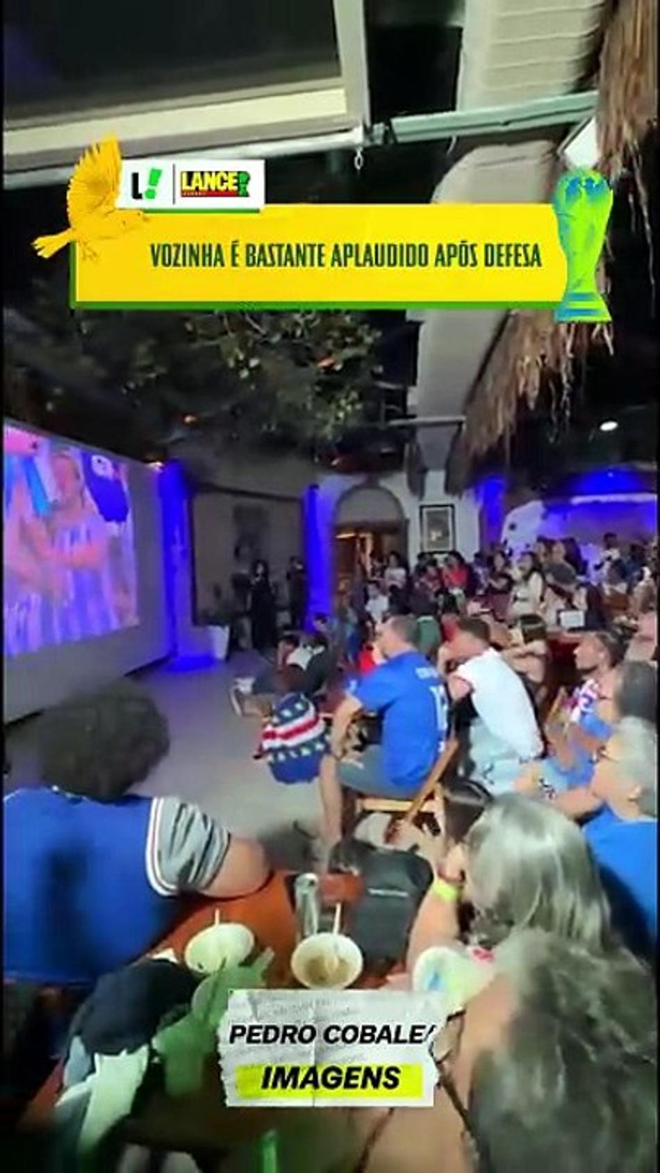thumbnail Vozinha é bastante aplaudido após defesa