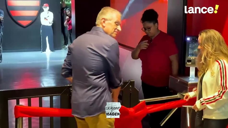 thumbnail BAP corta fita e reinaugura museu do Flamengo na Gávea