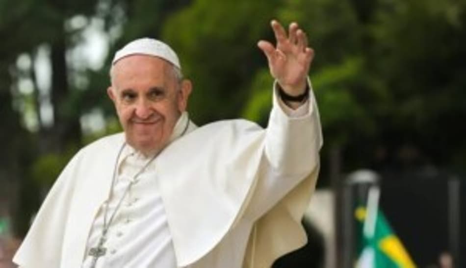 Morreu nesta segunda-feira o Papa Francisco. Durante quase 15 anos de pontificado, o argentino fez diversas declarações sobre a paixão pelo futebol, recebeu times campeões, jogadores famosos e camisas autografadas. Relembre algumas ocasiões em que o Papa Francisco mostrou ser um torcedor fanático e apaixonado pelo esporte!