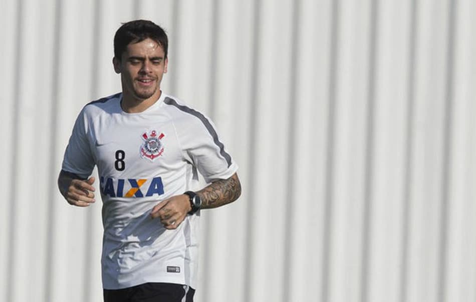 Fagner já faz atividade com bola, e Uendel é poupado em treino do Timão