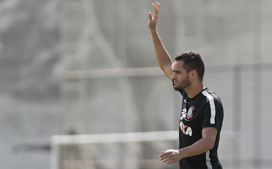 Renato Augusto não liga para prêmios e diz: perder título será uma catástrofe