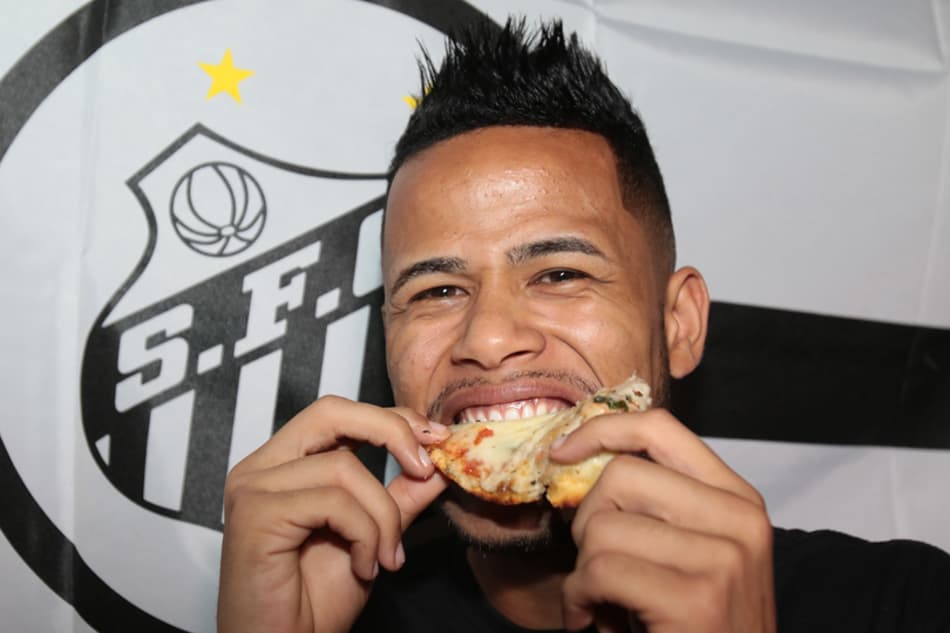 Com 'perna de quero-quero' e fome de decisão, Geuvânio já sonha com semi