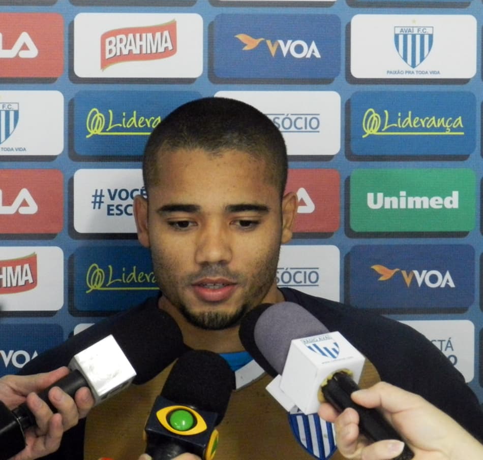 Após amigdalite, volante do Avaí fica à disposição de Gilson Kleina
