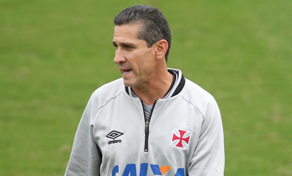 Prestes a completar 20 jogos no Vasco, Jorginho busca afirmação