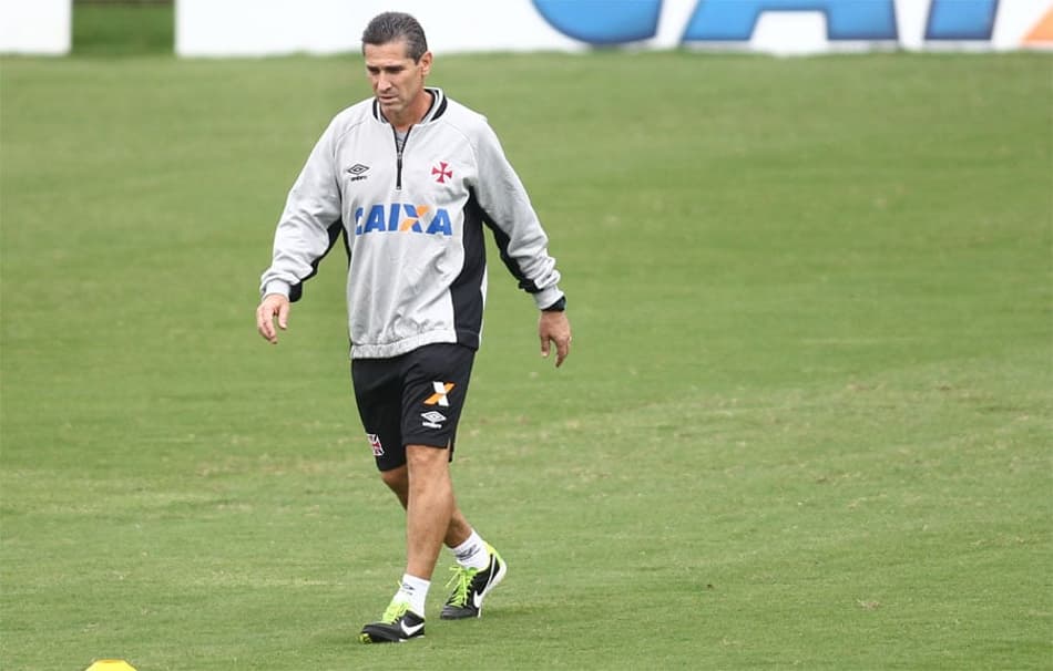 Com dupla contestada, Jorginho cogita mudanças contra o Palmeiras