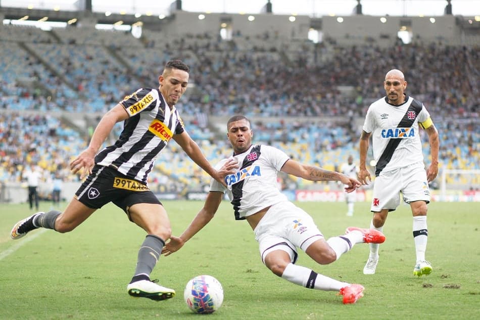 Desarmes, gols e assistências: veja os números de Gilberto por Botafogo e Internacional