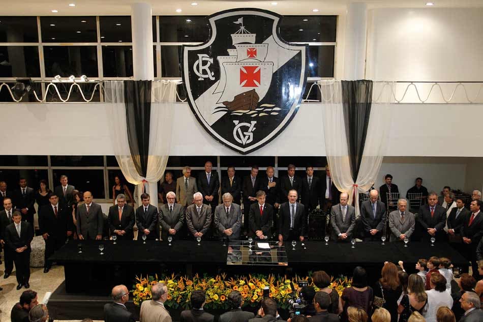 Após rebaixamento, Conselho do Vasco tenta aprovar contas de 2014