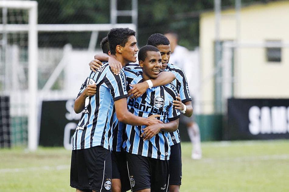 Sul-africano Ty é relacionado pela primeira vez no Grêmio
