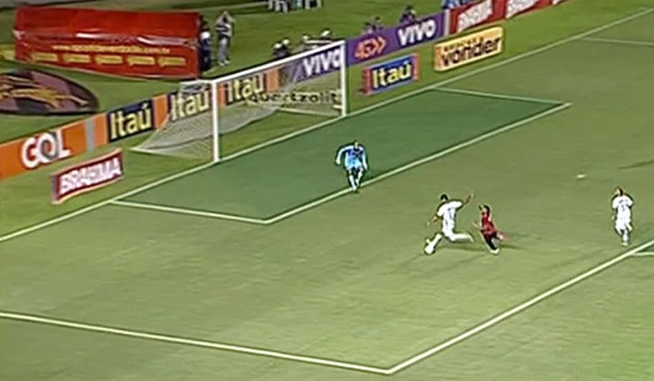 Sport atende a solicitação da CBF e redimensiona campo da Ilha