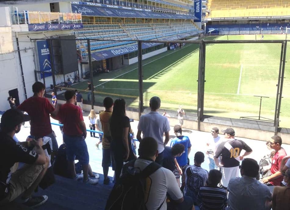 Torcida da Ponte Preta na Bombonera (Foto: Marcelo Braga)