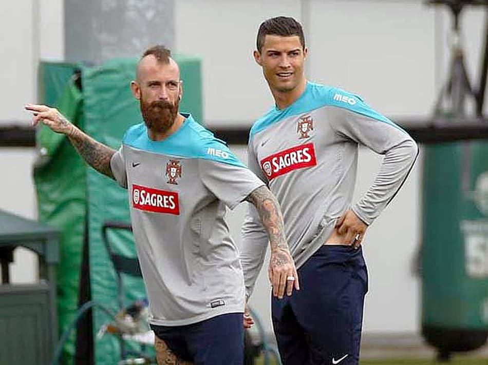 Cristiano Ronaldo e Raul Meireles (Foto: Reprodução)
