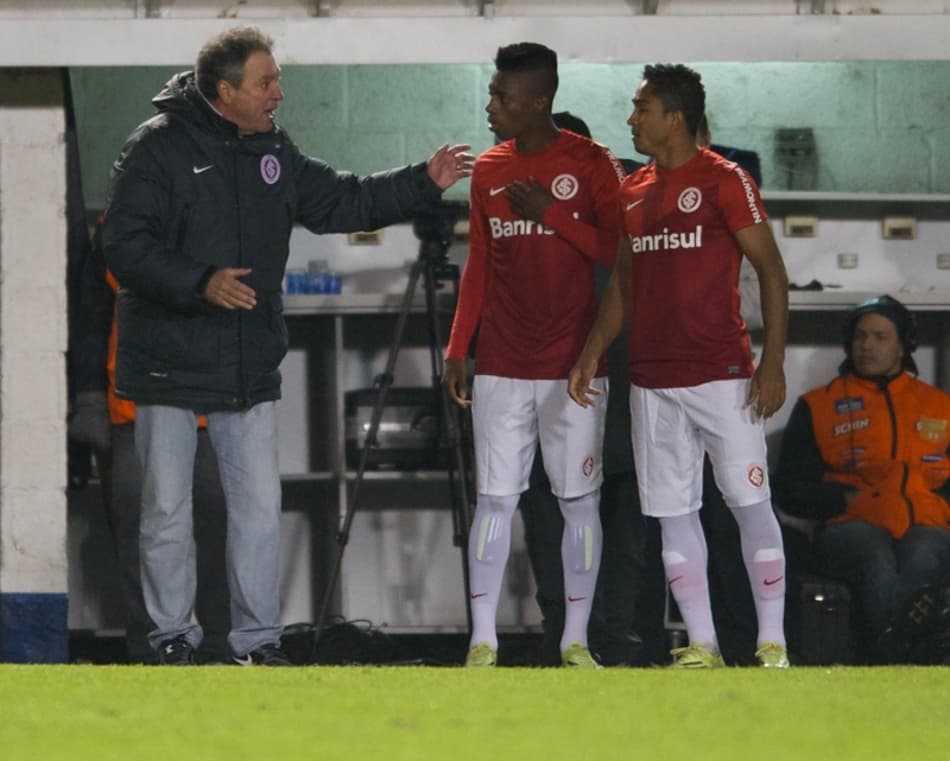Abel Braga - Leandro - Jorge Henrique - Internacional (Foto: Alexandre Lops/Internacional)
