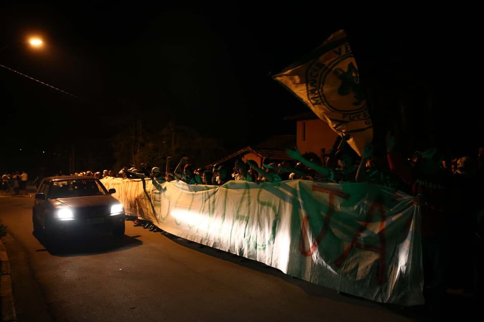 Protesto da Mancha na casa de Paulo Nobre - Palmeiras (Foto: Ari Ferreira/LANCE!Press)