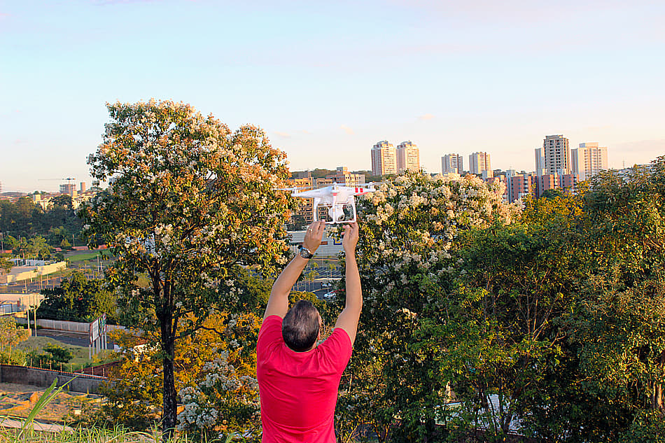 Policia Federal proíbe drone de sobrevoar treino da França (Foto: Igor Ramos)