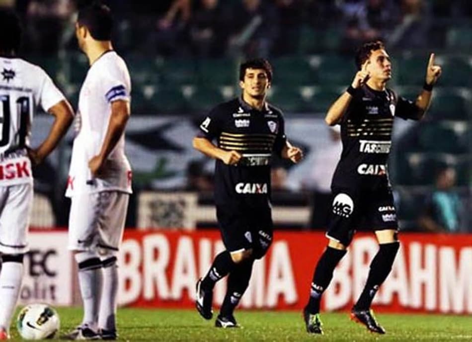 Caio, no Figueirense (Foto: Cristiano Andujar/LANCE!Press)